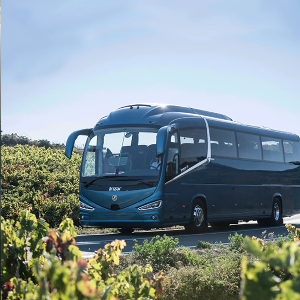 Car sur route agricole